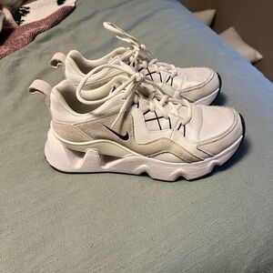 Nike Ryz shoes